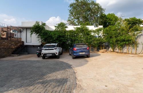 Bedla Villa | ELIVAAS Signature Miran by the lake Pet-Friendly Boutique Room with Lake View, Infinity Edge Pool, Activity Room & Garden