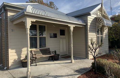 Warragul Cottage | Elmsford Cottage (Warragul) - right in the heart of Gippsland.