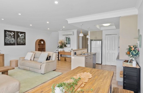 Mulwala Villa | Elsinor 4 Located a short stroll from Lake Mulwala and the popular local clubs.