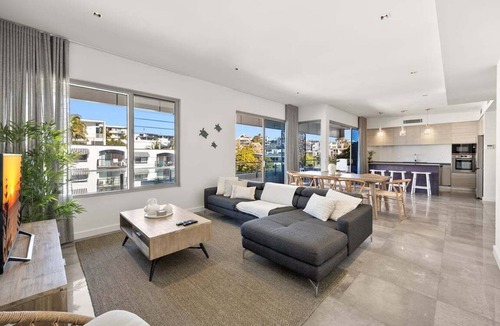 Alexandra Headland Resort | Elysee Beachside 2 Bedroom Ultimate Apartment