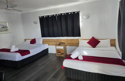 Emerald Hotel | Emerald Central Hotel