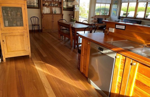 Dodges Ferry House | Entire House, Virtual Waterfront, 5 bedrooms, Sleeps from 2 to 9 guests