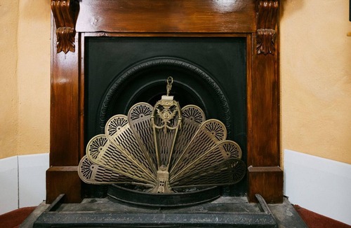 Upper Wakefield Cottage | Escape & Step Back in Time. Spa Wood Fire 4 Poster Bed! Mintaro Hideaway Scholar