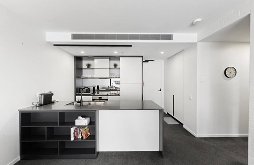 Kingston Apartment | Executive 2-Bed Apartment Near Kingston Hub