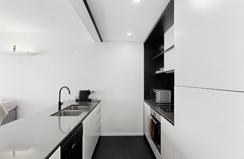 Kingston Apartment | Executive 2-Bed Apartment Near Kingston Hub