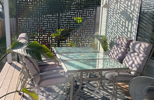 Yarra Junction Apartment | Explore nature and the endless pleasures of the Yarra Valley with town comforts.