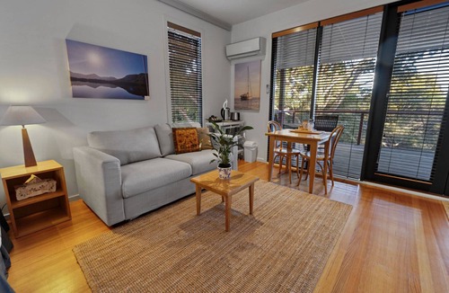 Paynesville House | F&E Lakes Escape - East: A peaceful retreat nestled along the lakefront