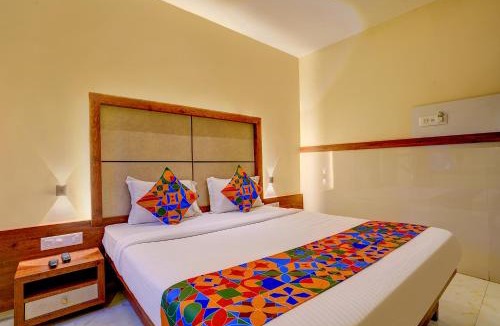 Rabale Hotel | FabExpress Super 7 Inn - Nr Rabale Station