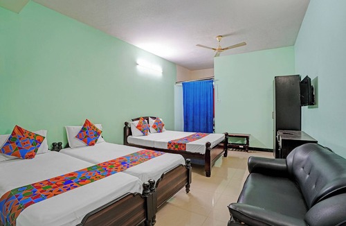 Porur Hotel | FabHotel D Qube - Porur