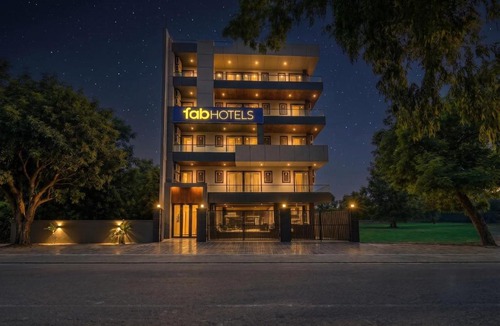 Udyog Vihar Hotel | FabHotel Durga Luxury Studio
