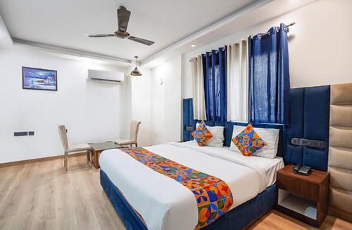 Kalkaji Hotel | FabHotel Golden Eye Inn - Nehru Place Market