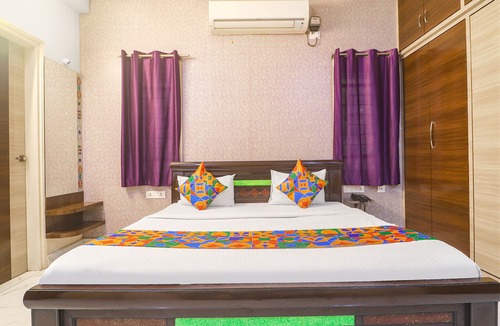 Madhapur Hotel | FabHotel Golden Gate - Hitech City