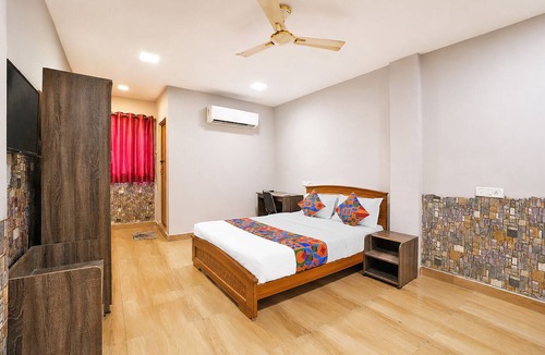 Velachery Hotel | Fabhotel Moon Stay - Nr Urappakkam Railway Station