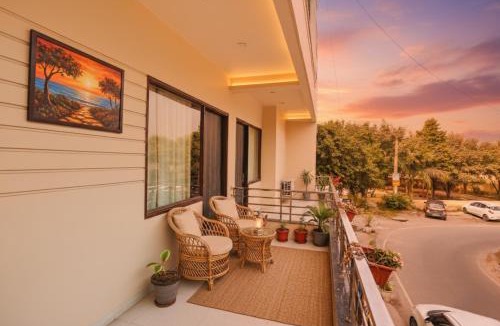 Dwarka Hotel | FabHotel Novel Suites