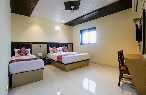 Dharavi Hotel | FabHotel Prime Land - Nr BKC