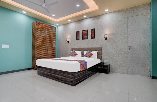 Gurugram Hotel | FabHotel Sky - Nr. Sapphire 83 Mall, Manesar