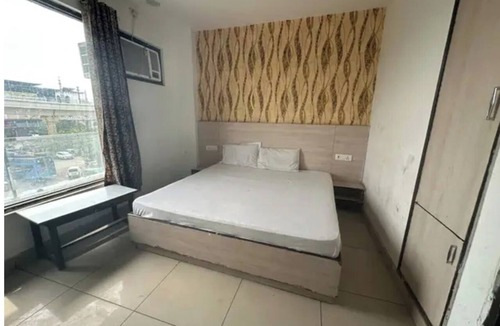 Azadpur Hotel | Fabhotel Snereya