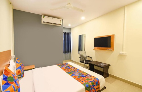 Ameerpet Hotel | FabHotel Vedhanshi - Ameerpet Metro Interchange, Ameerpet