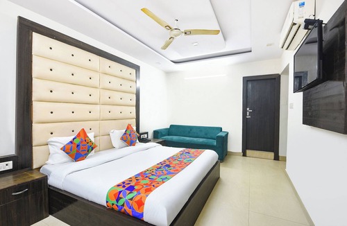 Karol Bagh Hotel | Fabhotel Vishesh Continental