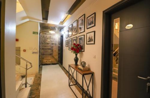 Karol Bagh Hotel | FabHotel Yug Villa