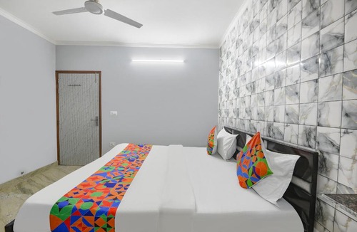 East of Kailash Hotel | FabHotel Zen Stay