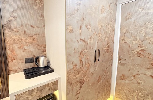 Mohangarh Apartment | Fabulous 1-bedroom apartment with AC in lively Lucknow
