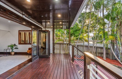 Graceville House | Family-Friendly Stay | 2 Living + Ducted Aircon