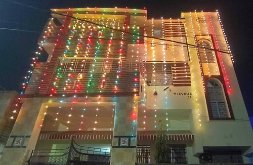 Jamshedpur Apartment | Family‑friendly stay with spacious room, modern amenities, and warm hospitality.