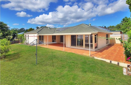 Kuraby House | Family & Pet-Friendly 4BR Home Freshly Renovated near Transport & Malls