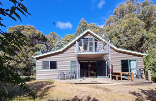 Ranelagh Cabin | Family sized Forest cabin with outdoor bath, fire, only 50 minutes from Hobart