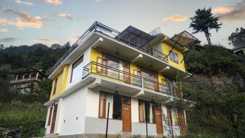 Old Manali Hostel | Firefly Hostel