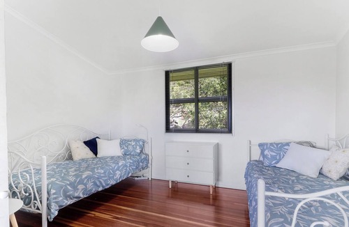 Emu Park House | FOUR PALMS