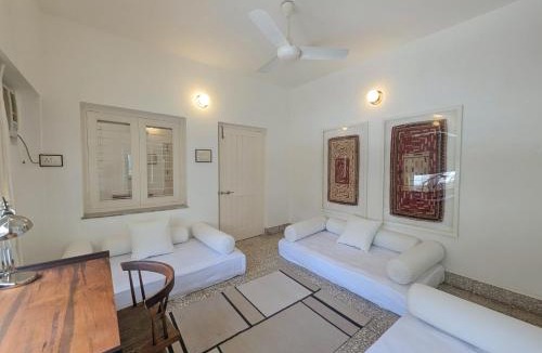 Navrangpura Bed & Breakfast | Fouzdar House - A LuxUnlock Private Retreat