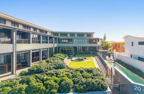 North Creek Apartment | Fully equipped for beach life & comes well-appointed w/a light airy open design