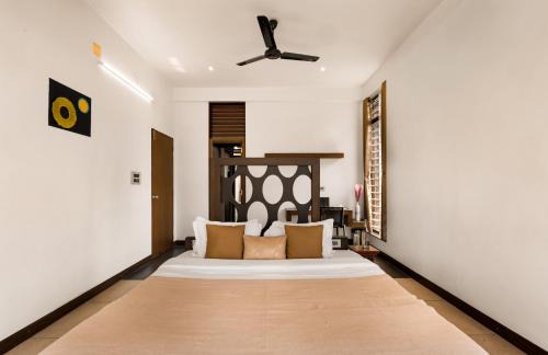 Alwaye Villa | Glass River Retreat by Alaya Stays 4-BHK Riverside Getaway with Private Pool, Lakeside Sit-Out & Lounge Area Near Aluva Railway & Metro Station