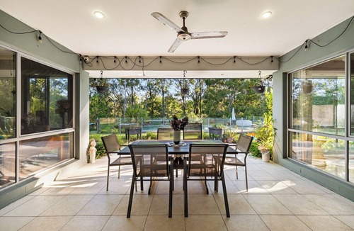 Nerang House | Gold Coast hinterland retreat - pool/hot tub/fire pit/tree house-pet friendly