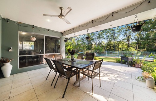 Nerang House | Gold Coast hinterland retreat - pool/hot tub/fire pit/tree house-pet friendly