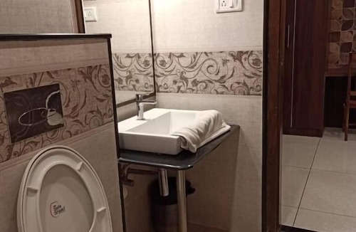 Yelahanka Hotel | golden amulya rest wings