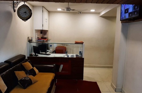 Jogeshwari West House | Golden Palms