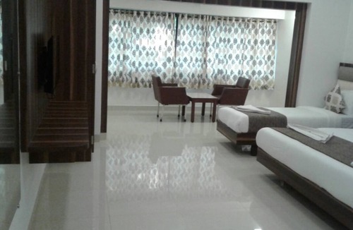 Jogeshwari West House | Golden Palms