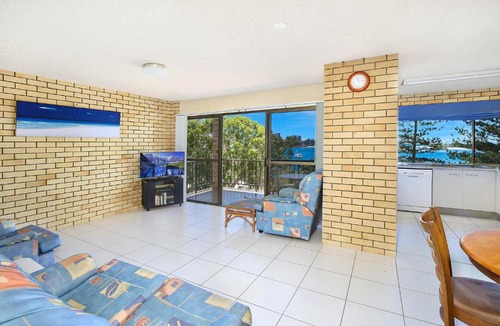Golden Beach Apartment | Golden Shores U8, 21 Landsborough Parade