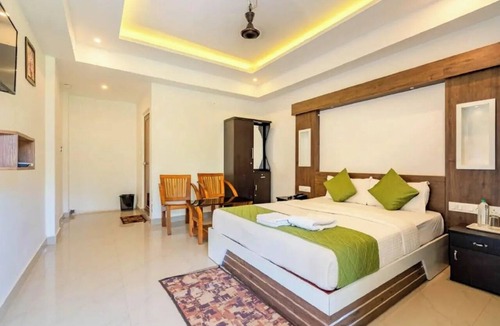 Kunchithanny Hotel | Grace Grand Resort Munnar