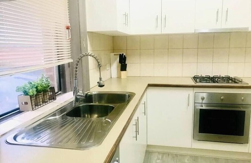 Stawell Apartment | Grampians Views Getaway★Heart of Stawell★CBD★Wifi★Netflix★Parking