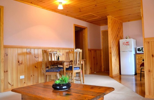 Railton House | "Grand Ole Topiary" Country Cottage' Accommodation. Railton Tasmania