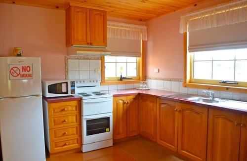 Railton House | "Grand Ole Topiary" Country Cottage' Accommodation. Railton Tasmania