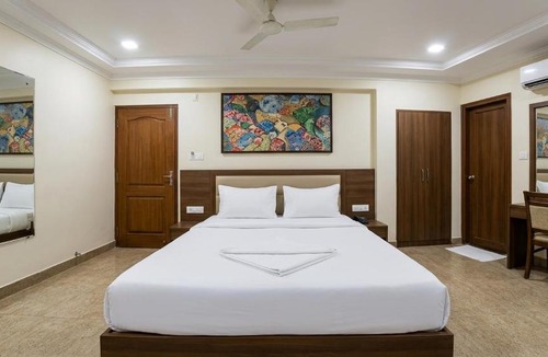 Patel Nagar Hotel | Grand Ram Han Near Metro Station
