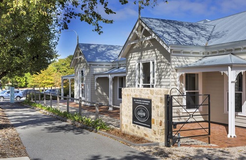 Mount Barker House | Grandview Accommodation - The Adelaide