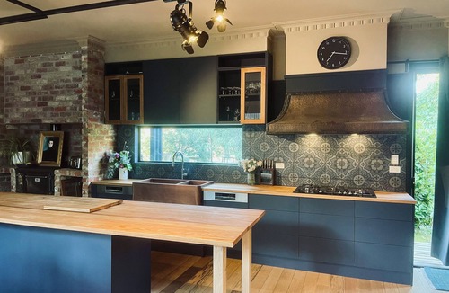 Trentham House | Grangeford Retreat: Indoor Pool, Forest and Restaurants, Trentham