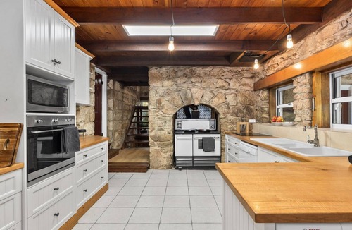 Beechworth House | Granite Cottage - historical and stylish