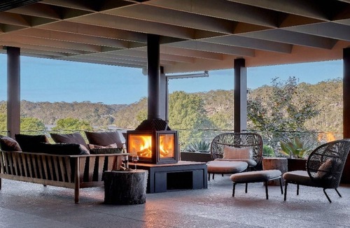 Longreach House | Grants Retreat - spacious riverside escape on the Shoalhaven River